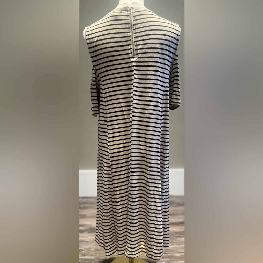 Striped Cut Out Shoulder Dress - Picture 5 of 5